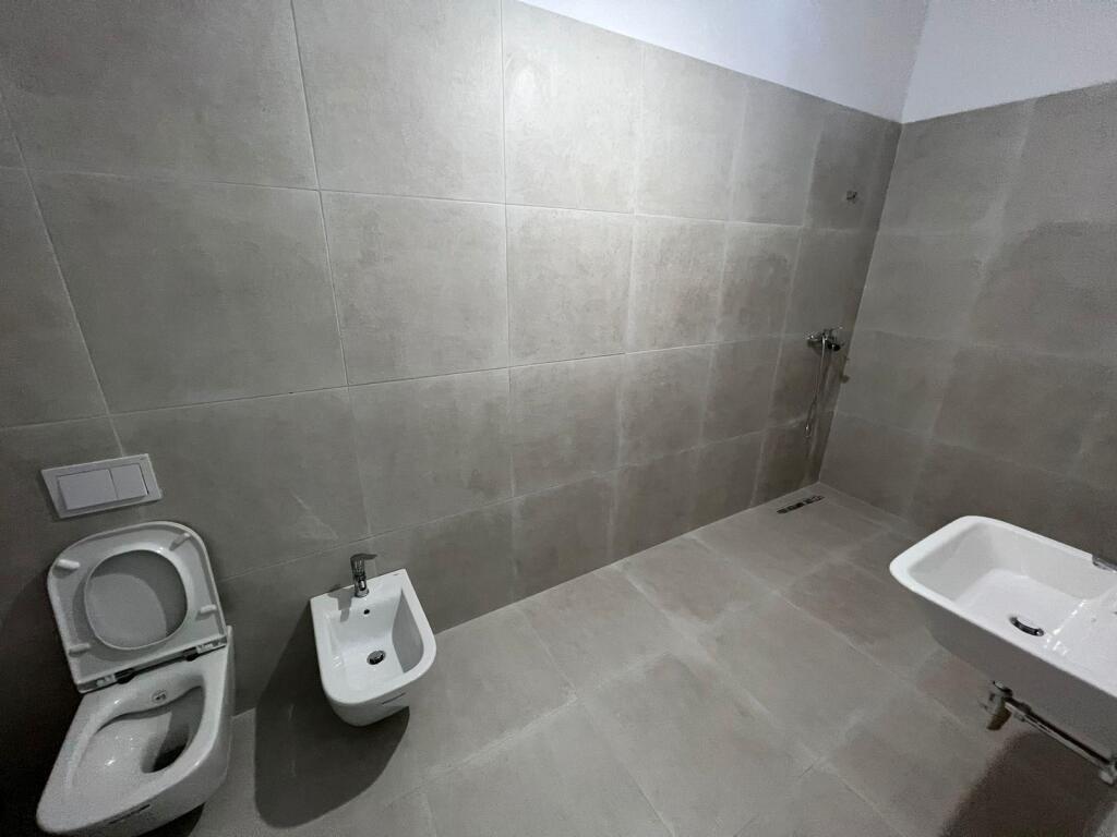 Zyre ose apartament bosh tek squer 21