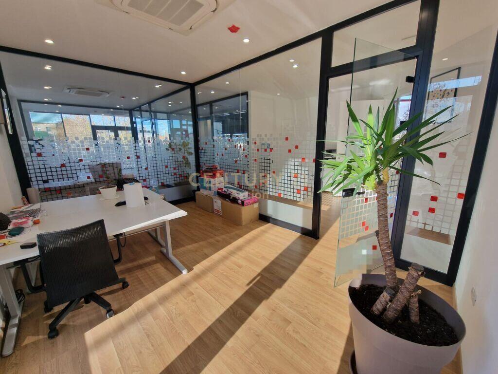 SAUK, 5-STORY BUILDING FOR RENT ON MAIN STREET!