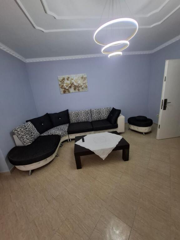 Jepet apartament me qera 1+1