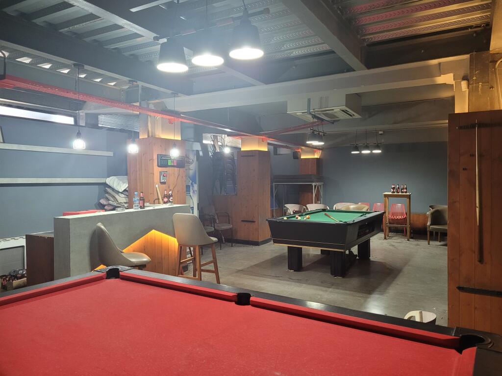 Locale commerciale su 2 piani in affitto a Lapraka