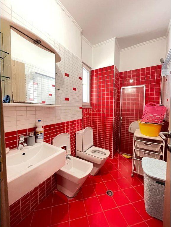 Jepet me Qira Apartament 3+1+2 te Kopeshti " Sotir Noka , "Durrës !