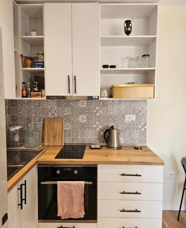 Jepet Me Qera Apartament 1+1+1 Ballkon