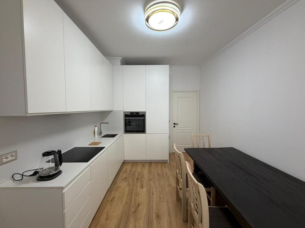 Apartament 2+1+Verande per qira ne Bllok.