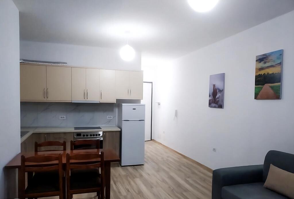 Perballe universitetit UNIZKM, laprake jepet me qera 1+1 (50,000 leke)
