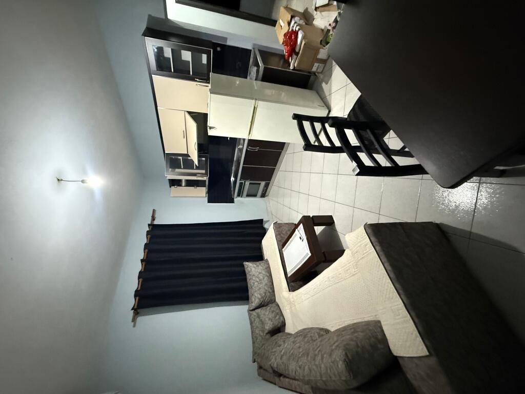 Siri kodra, shtepi me qera 1+1,  40,000 leke