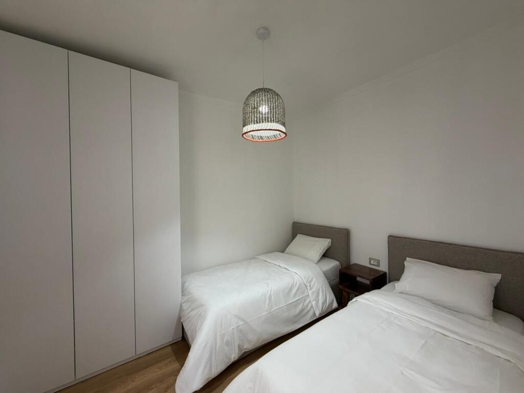 Apartament 2+1+Verande per qira ne Bllok.