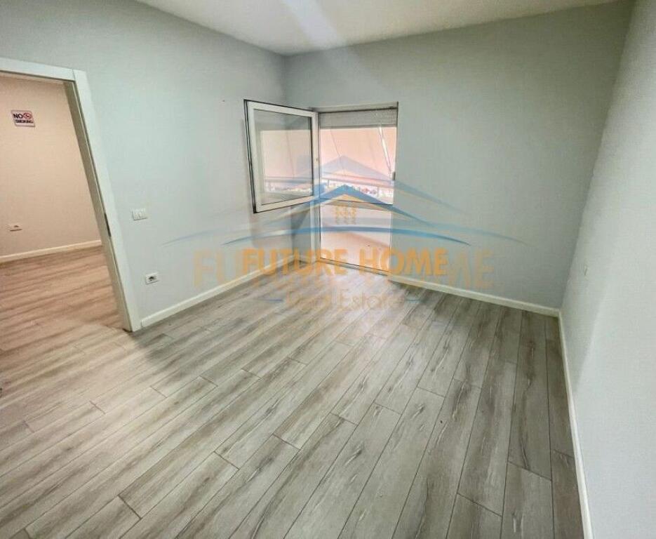 Qira, Ambient Biznesi, Zogu i Zi, Tirane.