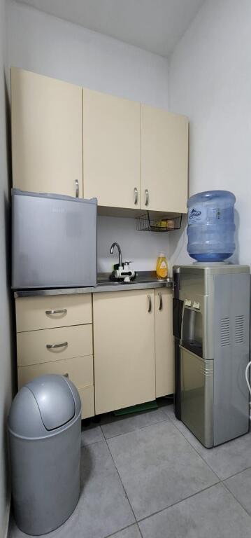 🟢 OKAZION - ZYRË E KOMPLETUAR ME QIRA (SHARED OFFICE)