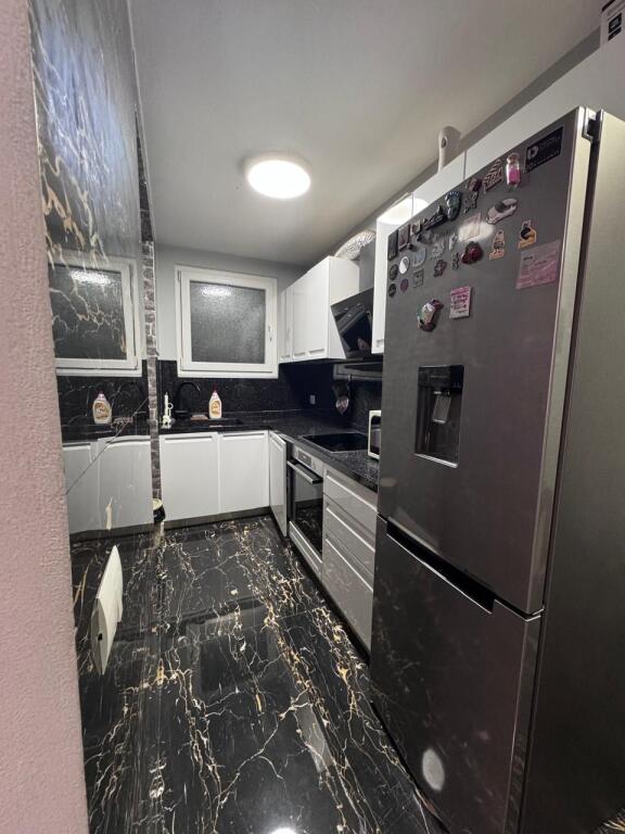 Apartament 2+1 me qira Bllok