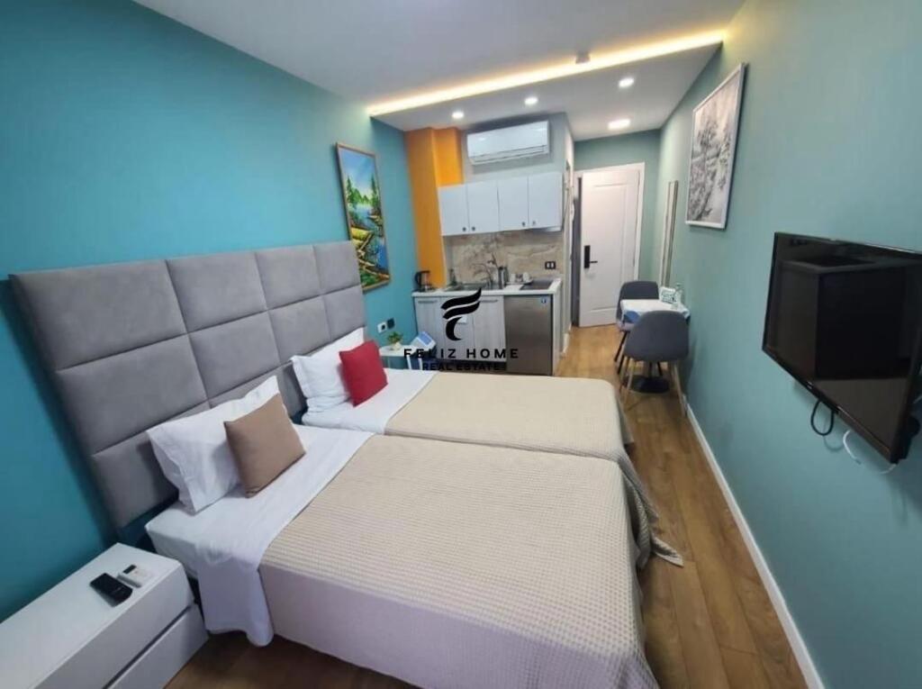 JEPEN ME QERA 7 GARSONIERE RRUGA E KAVAJES 3.600 EURO