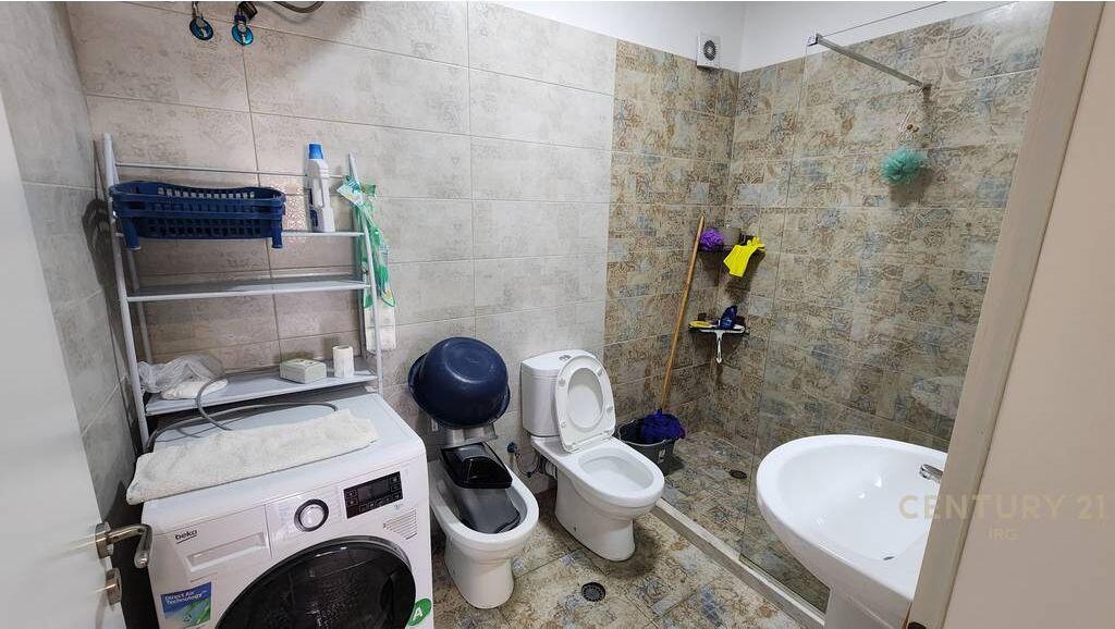 Në shitje apartament 2+1 në zonën e 21 Dhjetorit, në pallat të ndërtuar së fundmi.