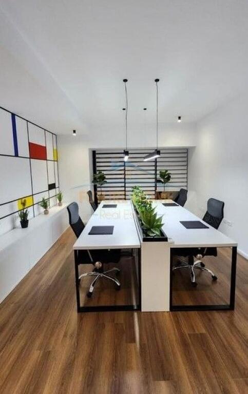 Affitto, Spazio ufficio, Square 21, Via Kavaja, Tirana !