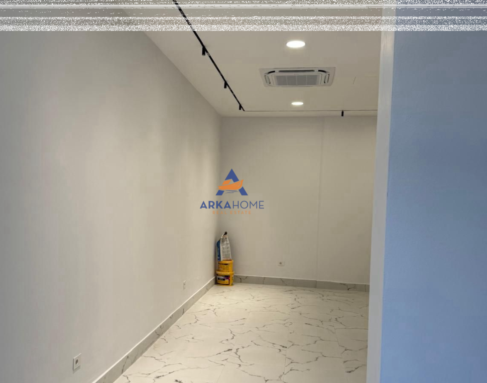 SHOP FOR RENT 38M2 "MINE PEZA STREET, AT DONIKA CENTER" 900 EURO