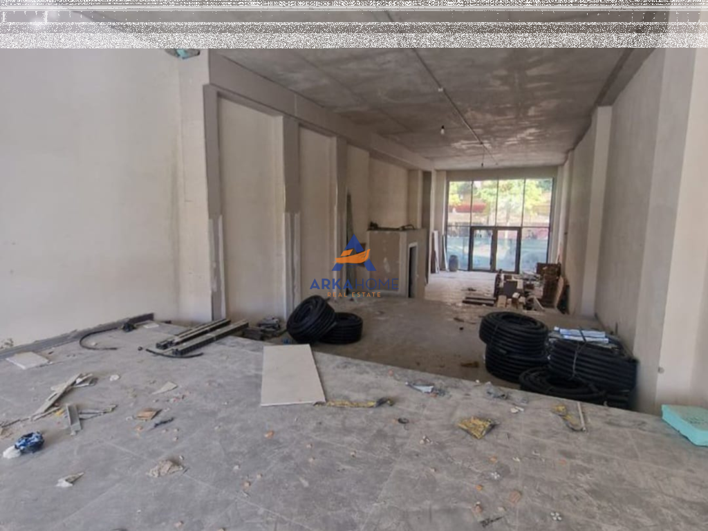 JEPET AMBIJENT KOMERCIAL ME QERA 125M2 "RRUGA BARRIKADA" 3.500 EURO