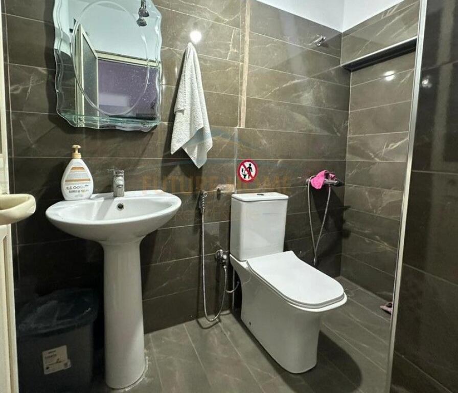 Qira, Zyrë, Blloku.