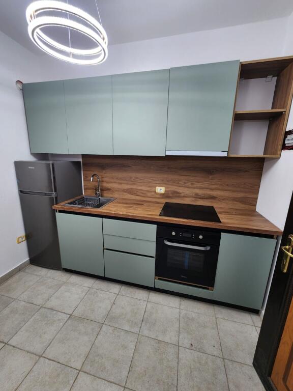 SHITET APARTAMENT 1+1 PRANË HOTEL ADRIATIK