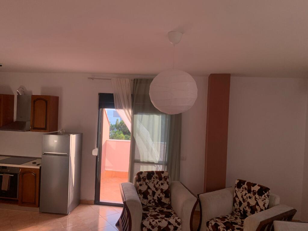 Jepet apartament me qera 1+1