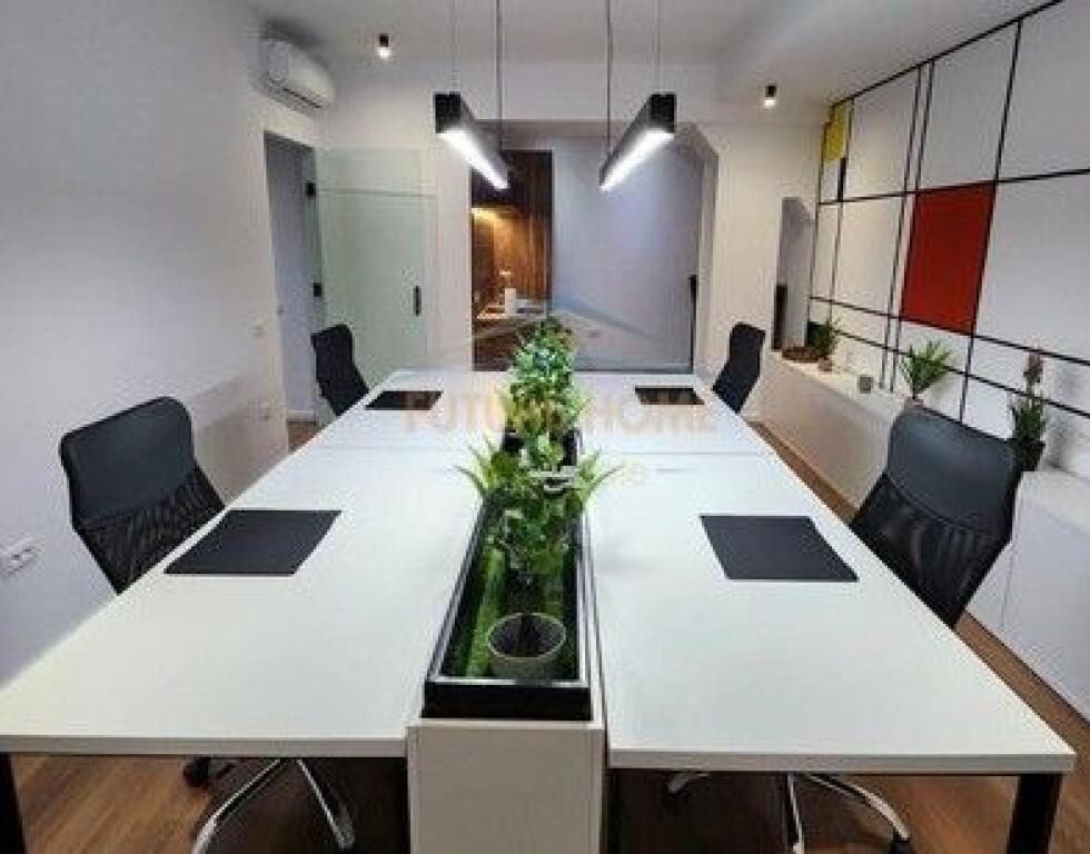 Qera, Ambient zyre,Square 21, Rruga e Kavajes, Tirane !