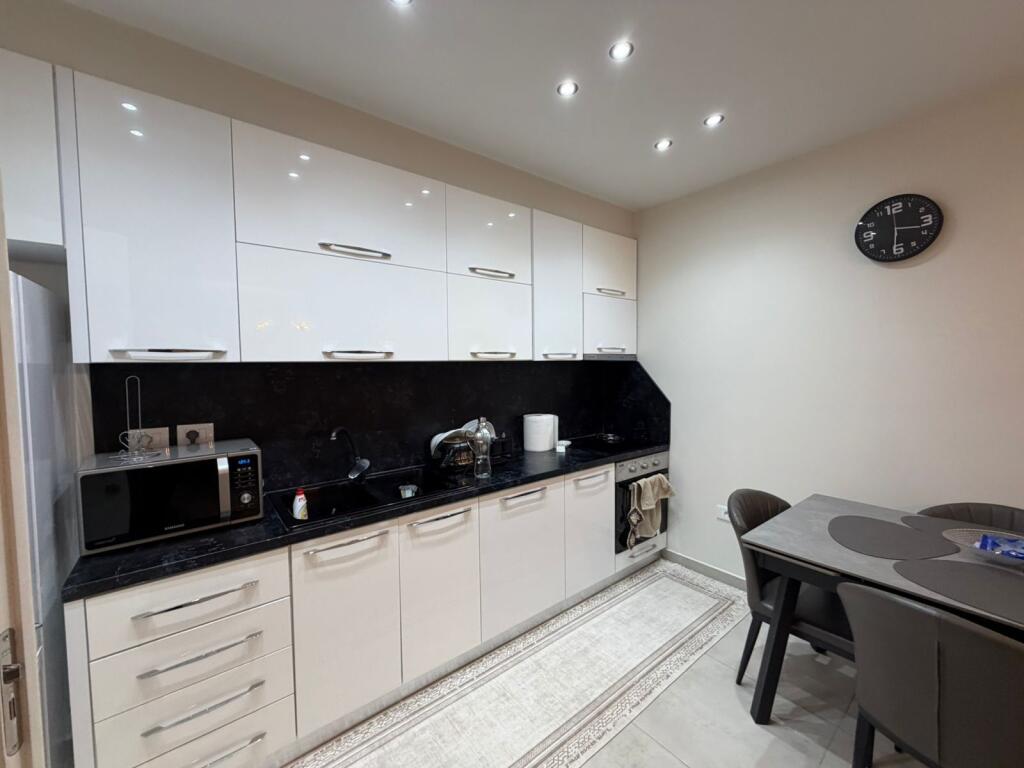 Shitet apartament 2+1+ Post Parkimi ne  Astir tek Green City