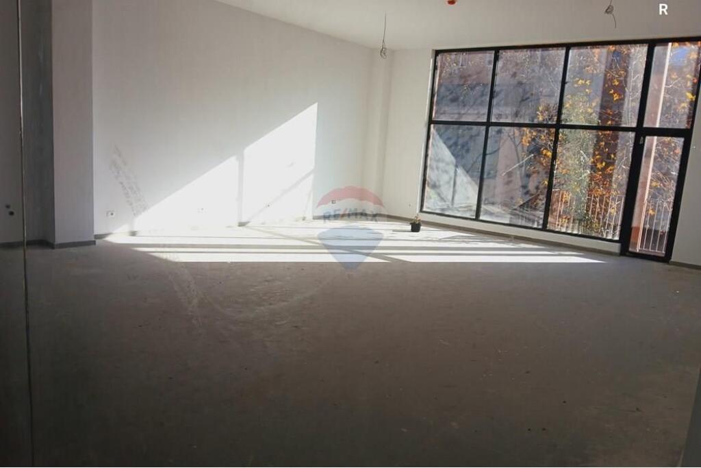 JEPET DYQAN PER QIRA TEK GARDEN BUILDING