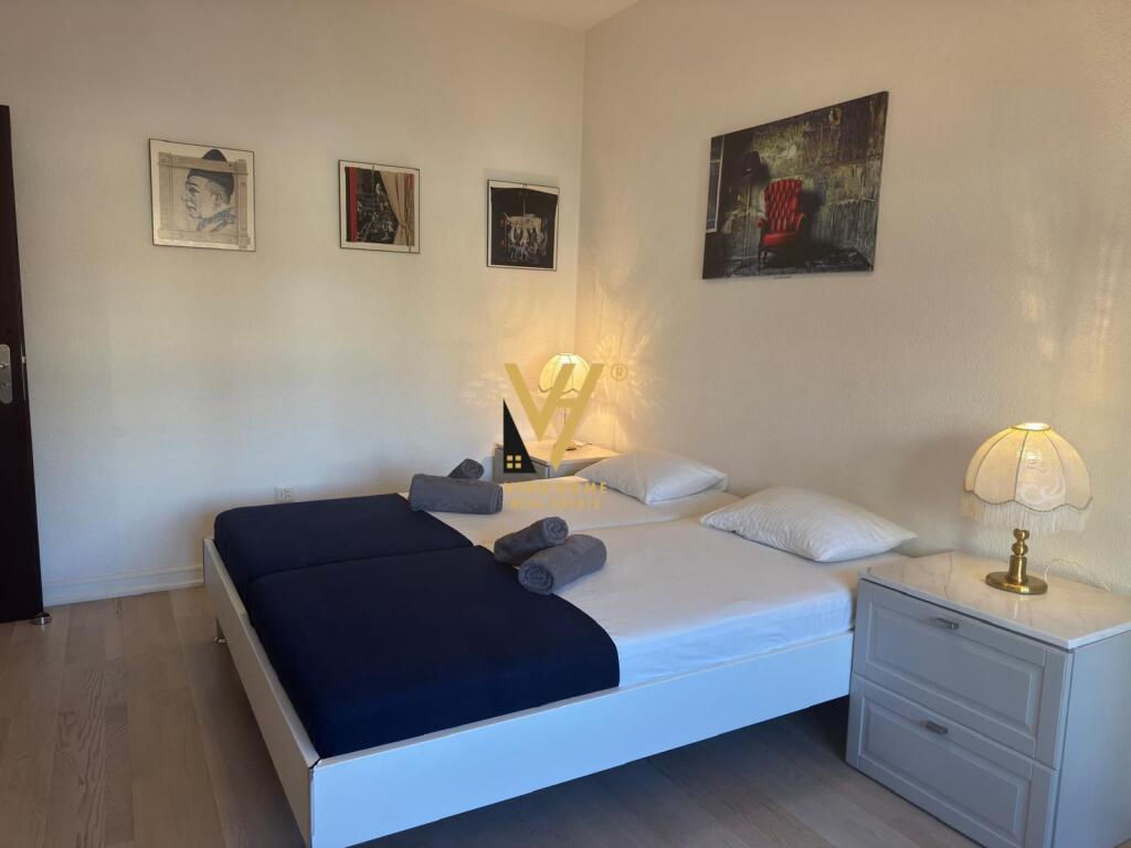 JEPET AMBIENT 60 M2 ME QIRA NE QENDER 150.000 LEKE