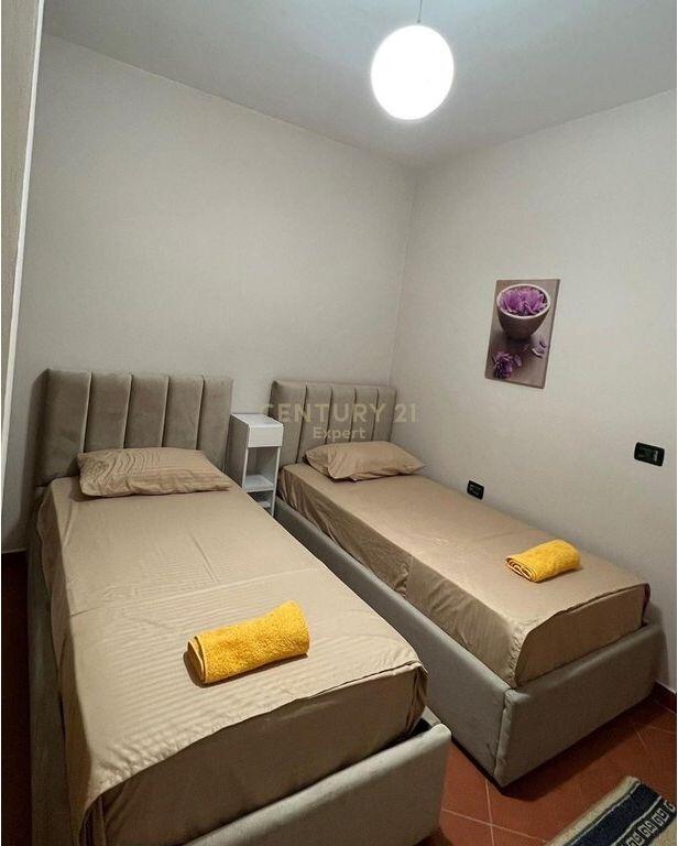 Jepet me qira apartament 2+1 në zonën e Ish-Bllokut, Tiranë.