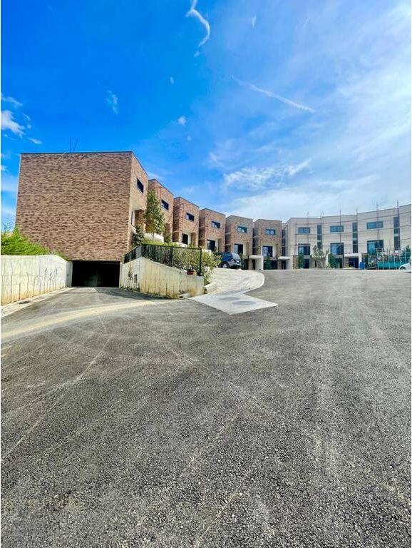 Villa adiacente in vendita, Residenza Habitat a Mjull Bathore