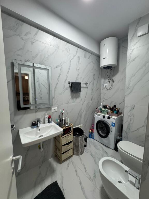 🏢Ne zonen e Ali Demit,Rezidenca Kaimi jepet me qera apartament 1+1,i mobiluar 40,000Leke