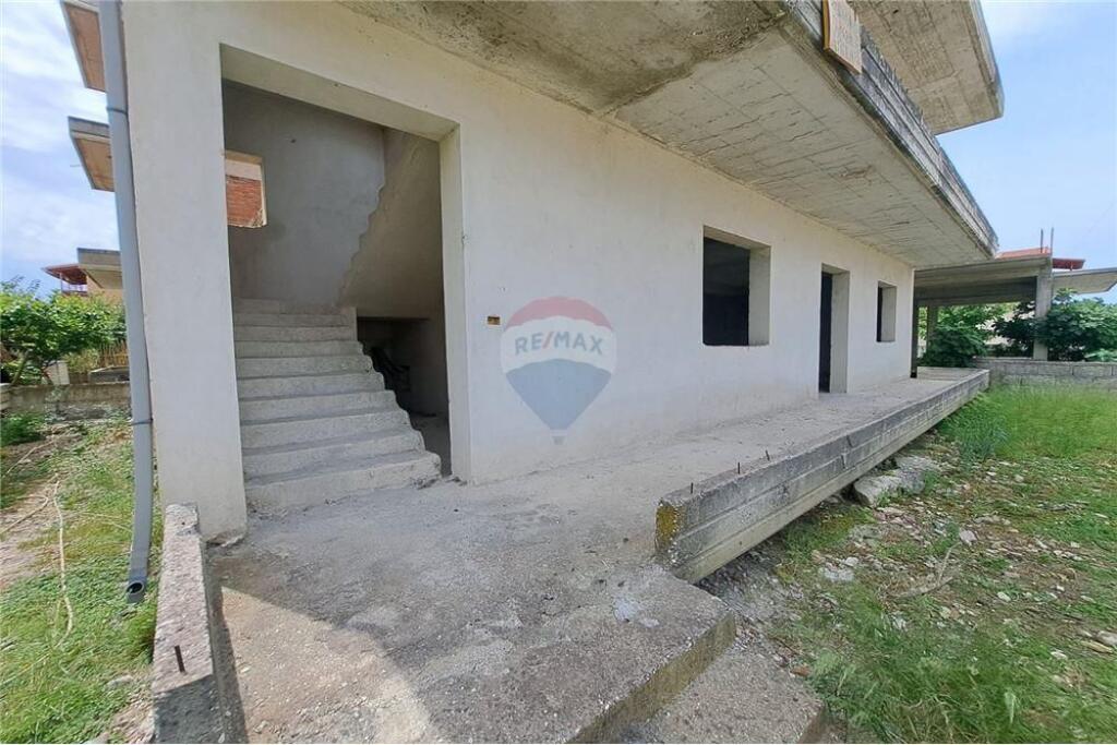 3-storey building, Vlore