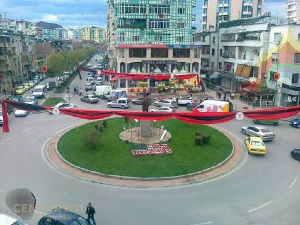 Shop for sale 14m, near Willson square on main street!