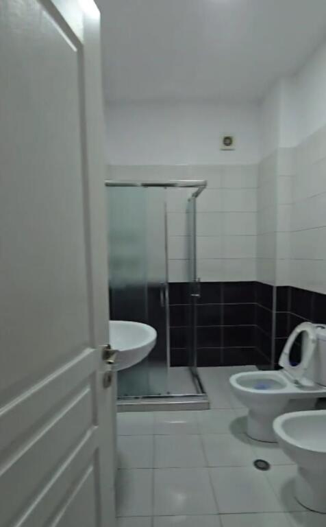 Jepet me qera apartament 2+1 ne Kompleksin "Golden Park"