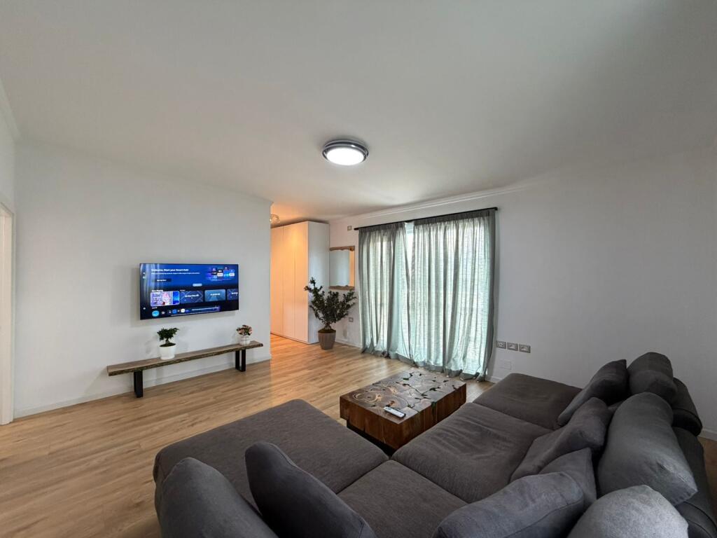 Apartament 2+1+Verande per qira ne Bllok.