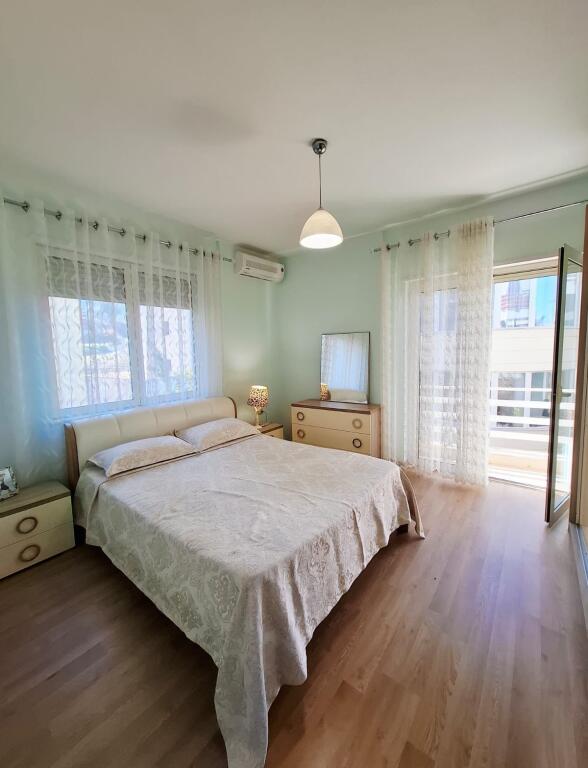 APARTAMENT ME QERA 2+1+2 KOPSHTI ZOOLOGJIK 80.000 LEKE