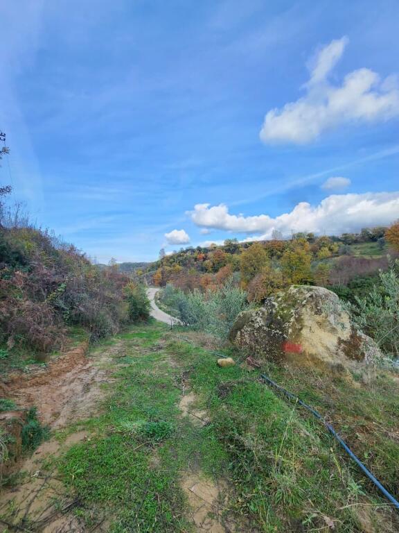 🌍 SHITET: Tokë Arë 604 m² Brenda në Fshat me Pamje nga Pylli &amp; Lumi📍Në Fshatin IBË  39.200€ 🏕