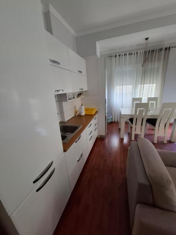 Jepet apartament me qera 1+1