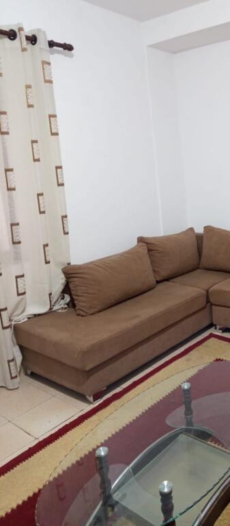 VILLA 2 FLOORS.40000 LEKE.FRESH