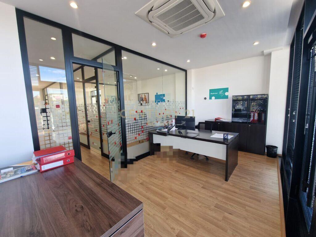 SAUK, 5-STORY BUILDING FOR RENT ON MAIN STREET!