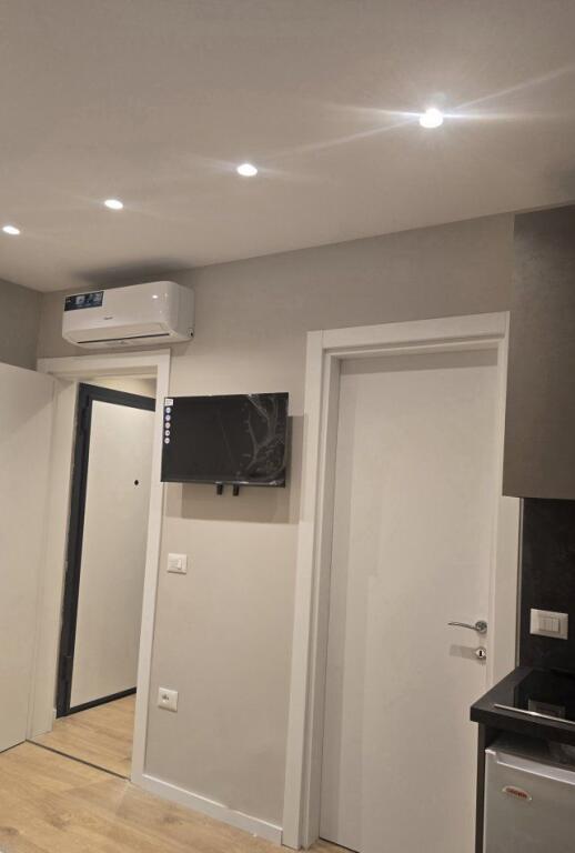 GARSONIERE ME QERA 25 M2 PAZARI I RI 40.000 LEKE