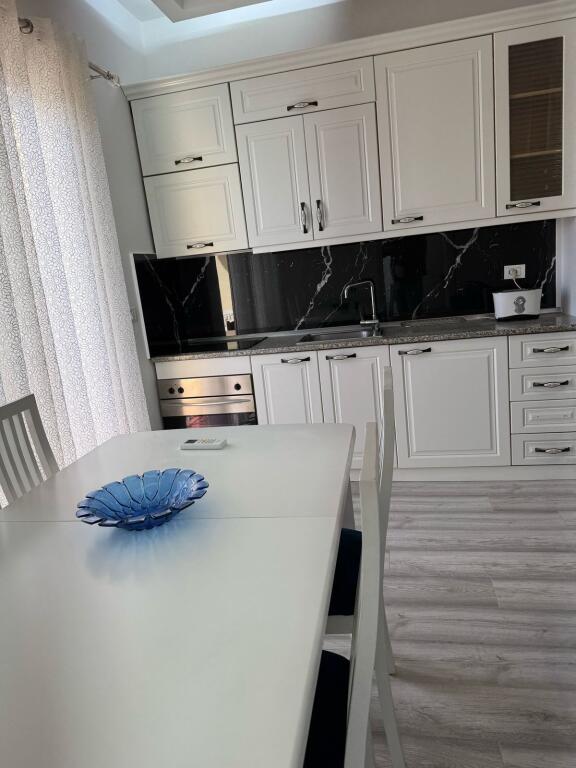 SHITET APARTAMENT 1+1 ME PAMJE DETI – PLAZH ILIRIA, DURRËS