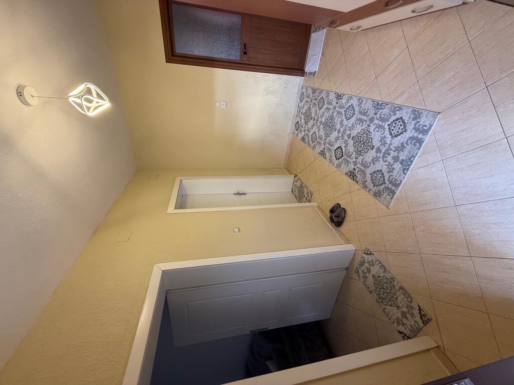 Jepet vile 2 katshe me qera