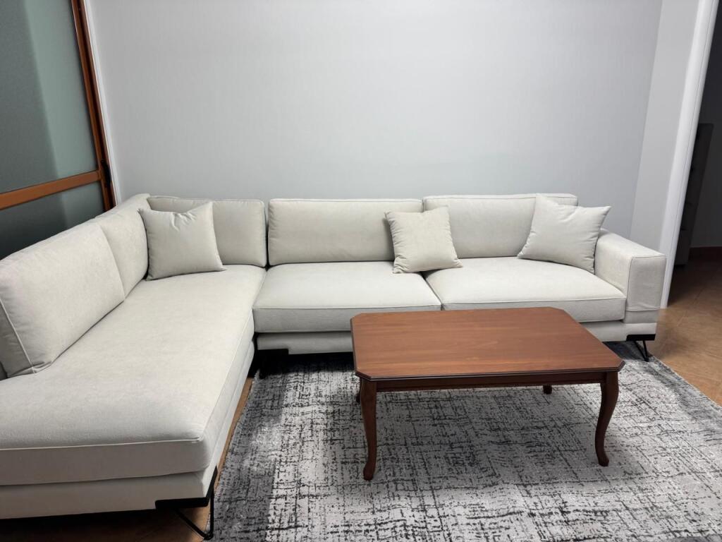 JEPET ME QERA APARTAMENT 2+1 📍 Rruga e Kavajës – pas Kishës