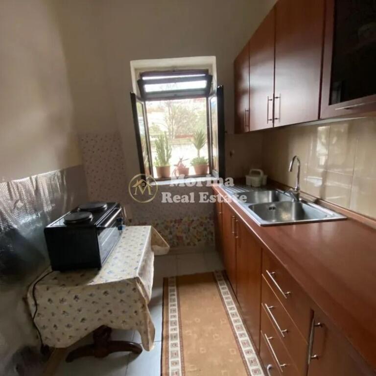 Rent | Private house 1 + 1 | Dibrës Street | 300 €/month