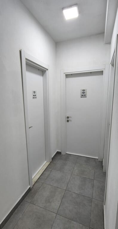 🟢 OKAZION - ZYRË E KOMPLETUAR ME QIRA (SHARED OFFICE)