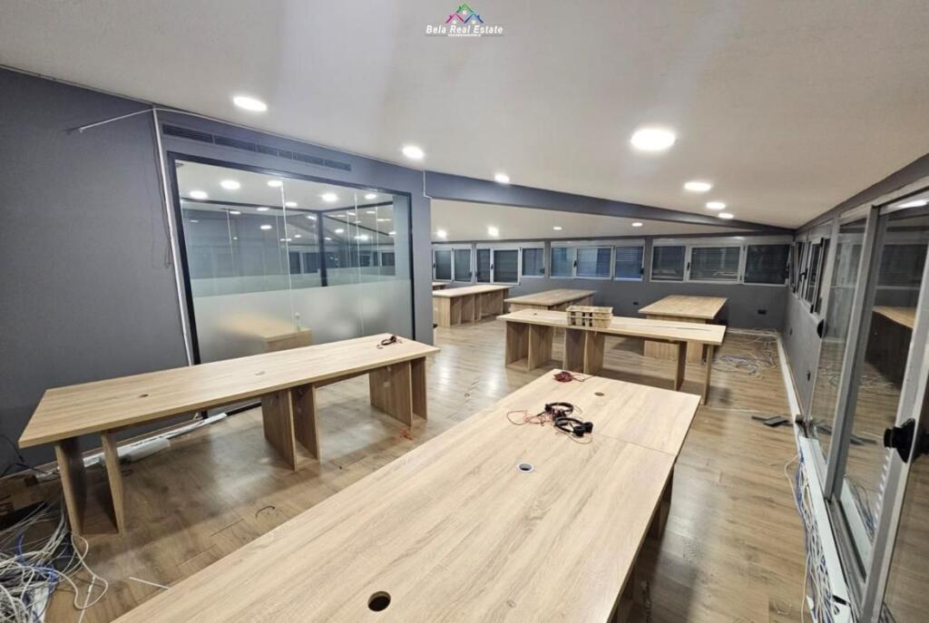 Ufficio In Affitto Presso Ex Mercato Elettrico (ID BZ2779) Tirana