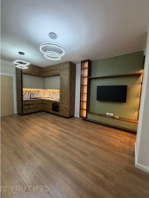 Apartament 1+1 per qera te Komuna e Parisit!