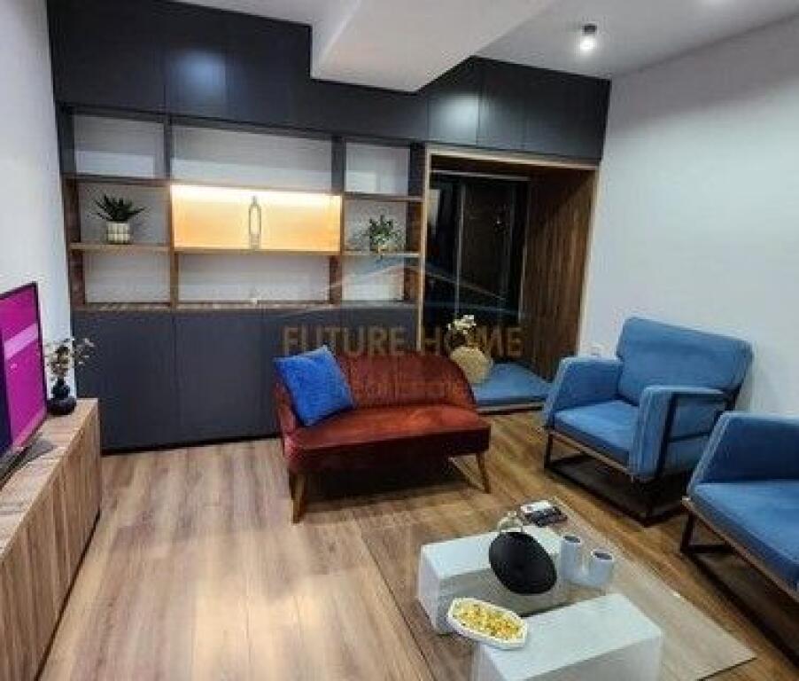 Qera, Ambient zyre,Square 21, Rruga e Kavajes, Tirane !