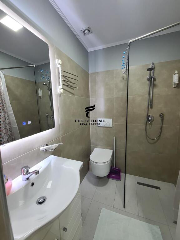 JEPEN ME QERA 7 GARSONIERE RRUGA E KAVAJES 3.600 EURO