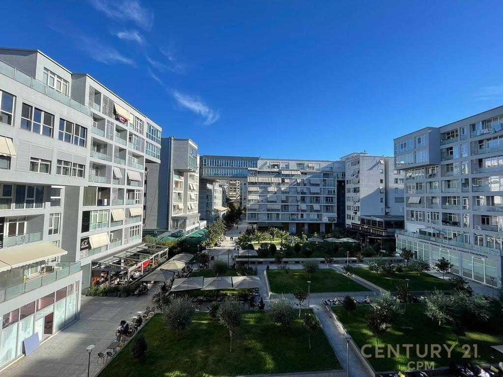 Jepet me qira ambient zyre në kompleksin Kika 2, Komuna e Parisit.