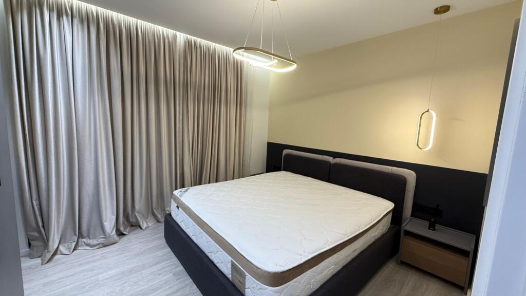 Qira apartament 1+1 me Post Parkimi i sapomobiluar , fundi Bulevardi i Ri !!