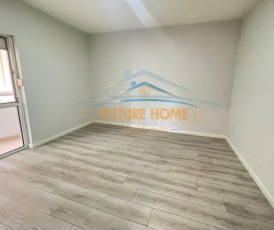 Qira, Ambient Biznesi, Zogu i Zi, Tirane.